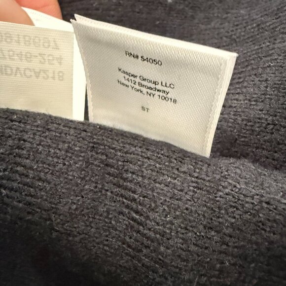 Kasper 2 Piece Black w/Gold Design.Sleeveless Top Size M Coat Long Sleeve Size M - Picture 7 of 12